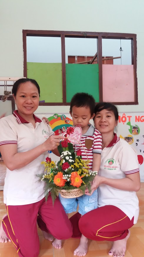 Mầm Non Hoa Hồng Đỏ